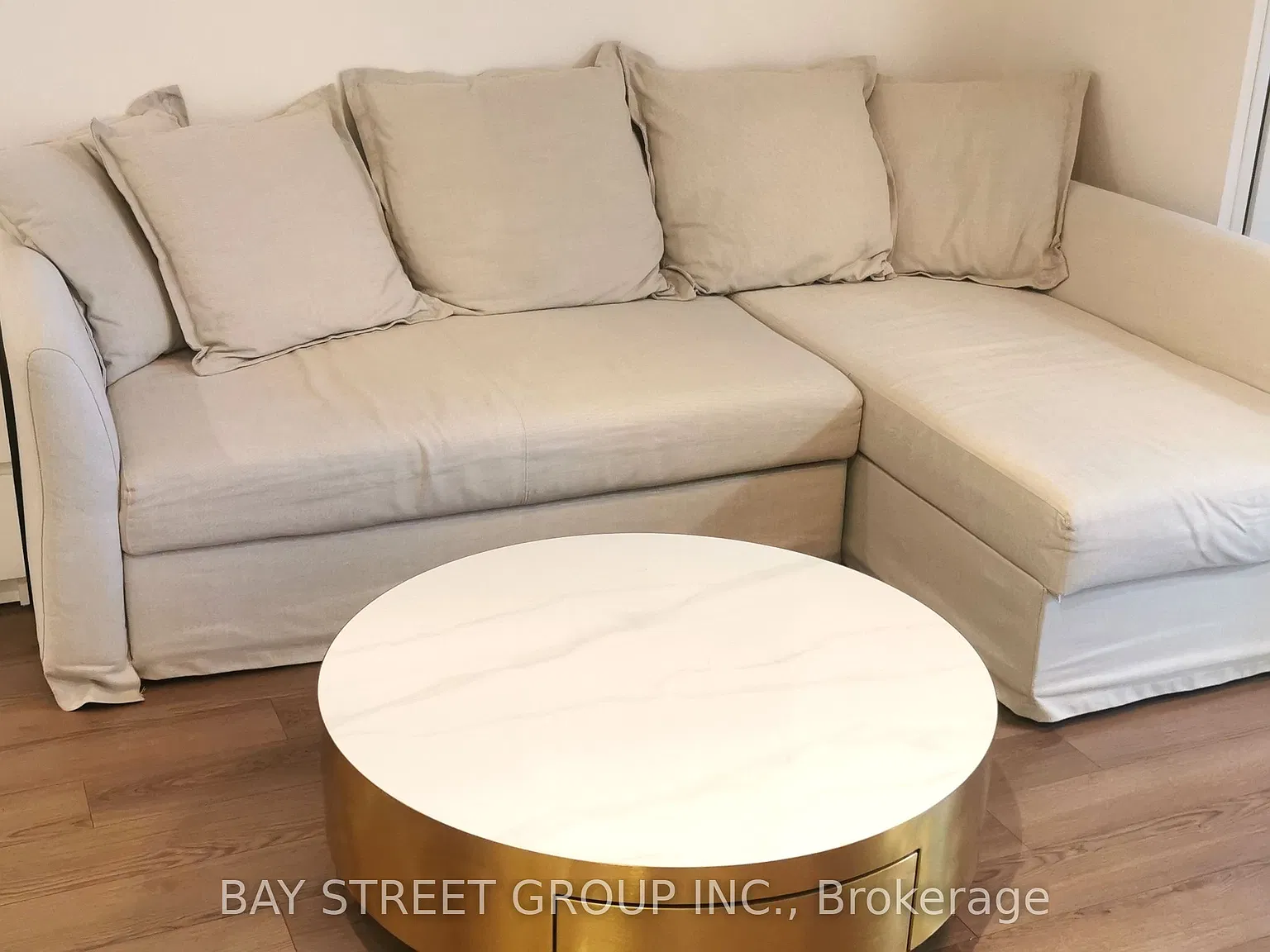 318 Richmond St W — Photo 2