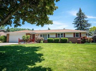 2243 Santa Barbara Dr, Green Bay, WI 54313