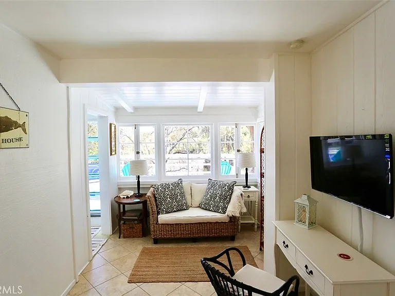 460 Saint Anns Dr — Photo 10