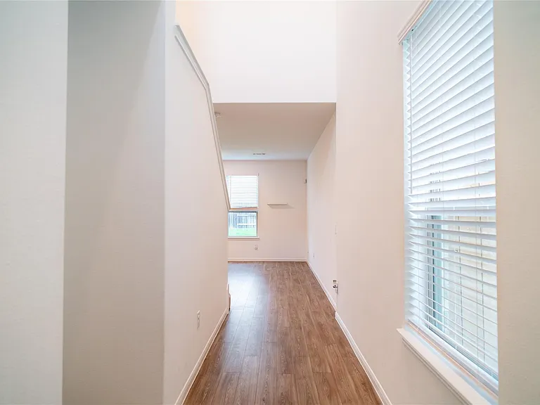 8214 Star Terrace Dr — Photo 10