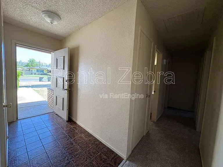 1836 Cheyenne Dr — Photo 2