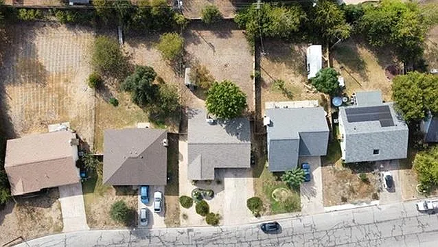 411 Buckboard Blvd — Photo 1