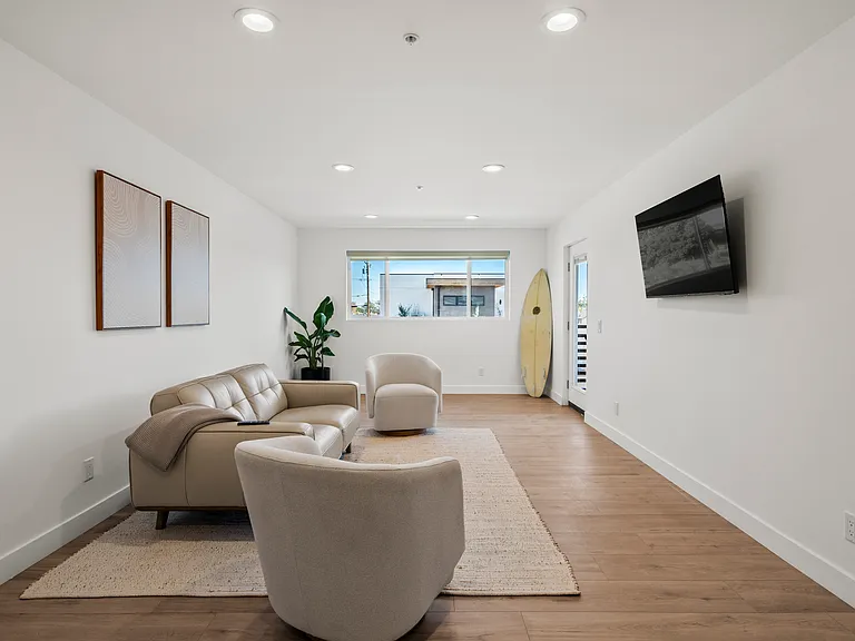 24836 Narbonne Ave — Photo 10