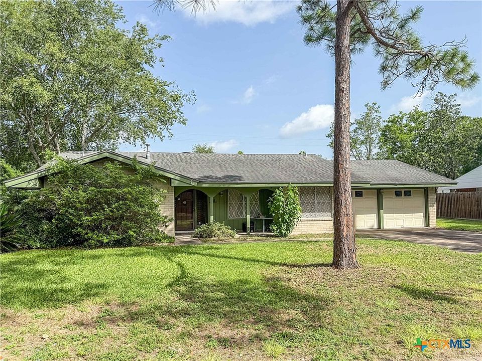 1st image of 301 Rosewood Dr