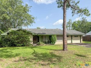 301 Rosewood Dr, Victoria, TX 77901