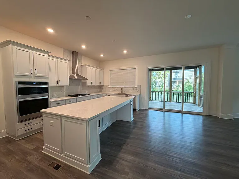 421 Candlebrook Ln — Photo 3