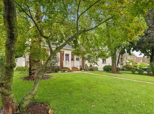36 Burnet Hill Rd, Livingston, NJ 07039