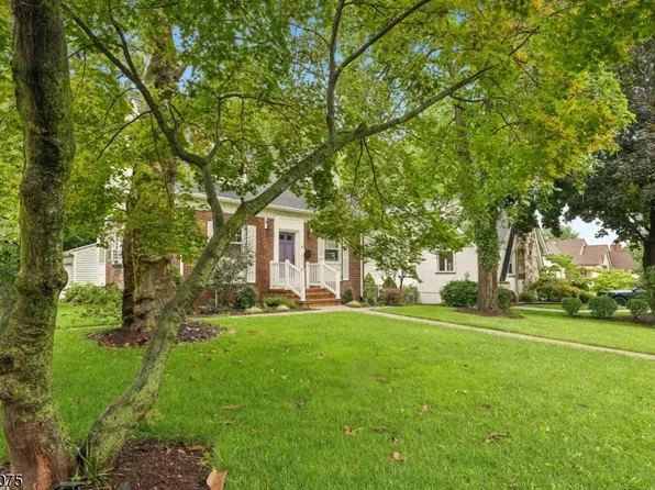 36 Burnet Hill Rd, Livingston Twp., NJ 07039