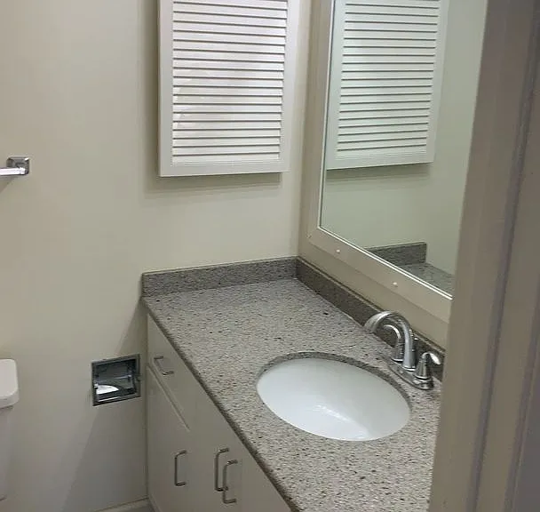 313 NW Tyler Ave — Photo 7
