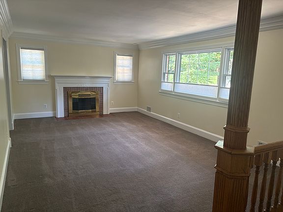 Living room-custom oak detail