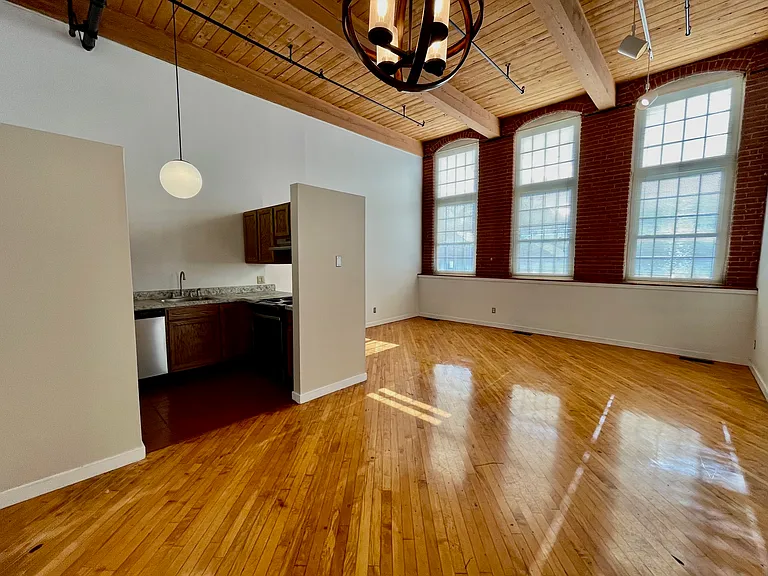 1st Fl 2 bedroom living/dining/kitchen