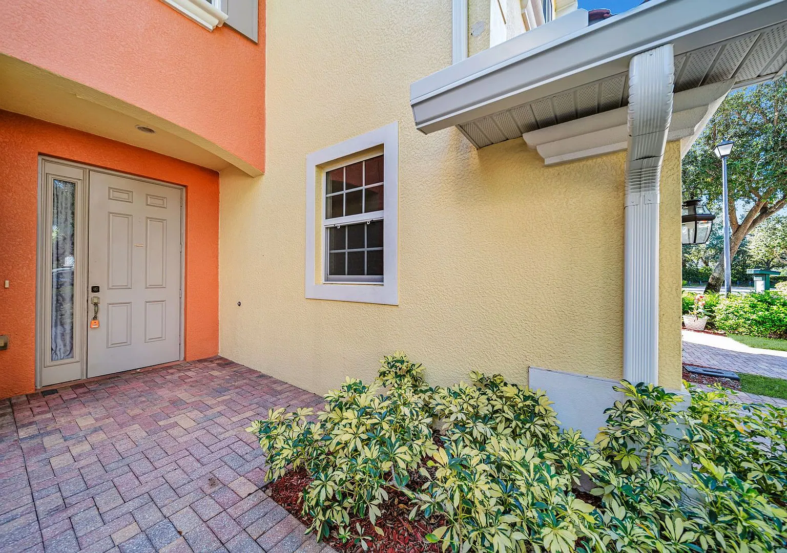 Beautiful Townhouse for rent! Convenient location in Fort Myers. Special Offer! Qualify for a dep... — Photo 3