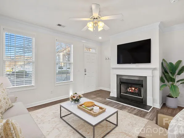 121 Quarter Ln, Mooresville, NC 28117