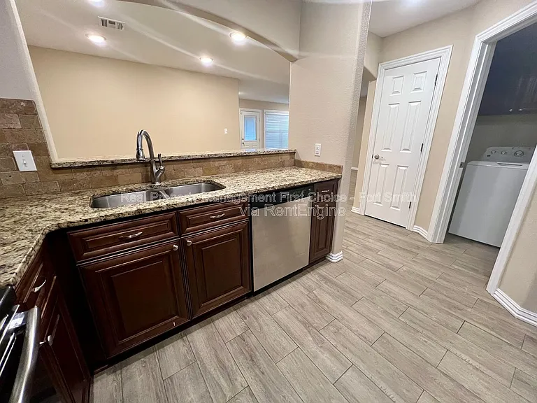 6617 Leightyn Ln — Photo 8