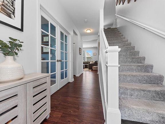 5th image of 297 Springview St