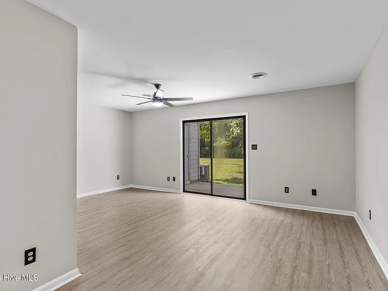 L48 Port West Ct #4D — Photo 13