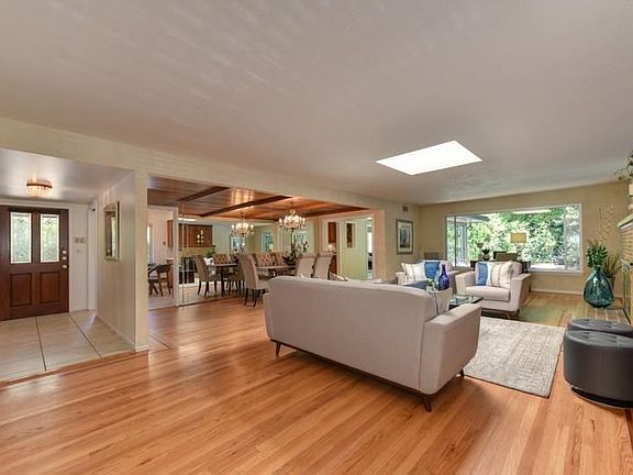 5th image of 4621 Hillview Way