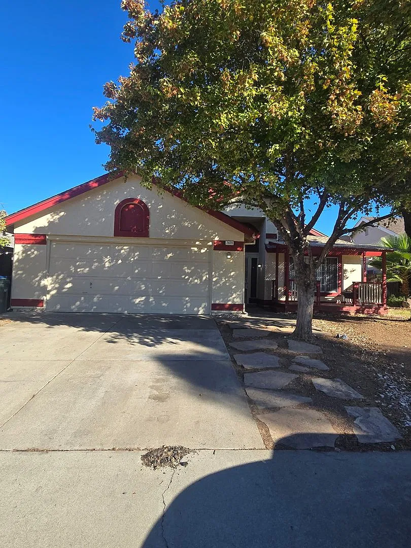 Cute 4 bedroom 2bathroom house in Antelope — Photo 1