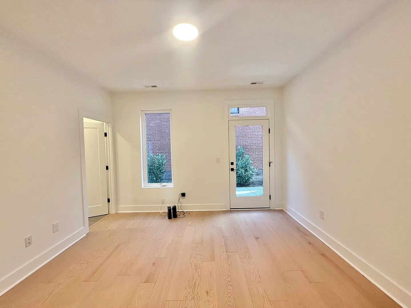 Luxurious New Construction 3BD, 4BA Downtown Durham Townhome with a Rooftop Terrace and Easy Acce... — Photo 3
