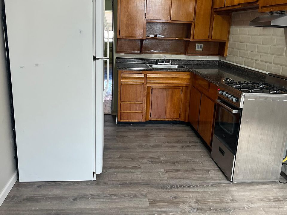 1st image of 635 E 84th St