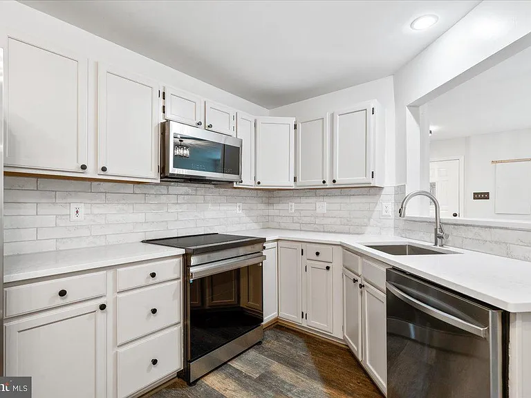 5227 Regal Ct — Photo 9
