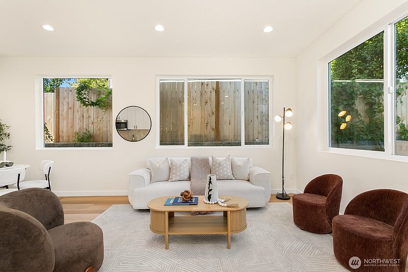 4th image of 338 NE 90th Street