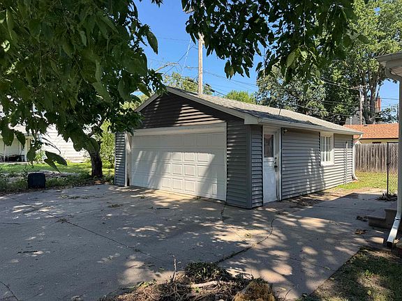 3rd image of 420 S Saint Joseph Ave