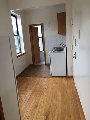 Rented by Warren T Real Estate Corp. | media 22