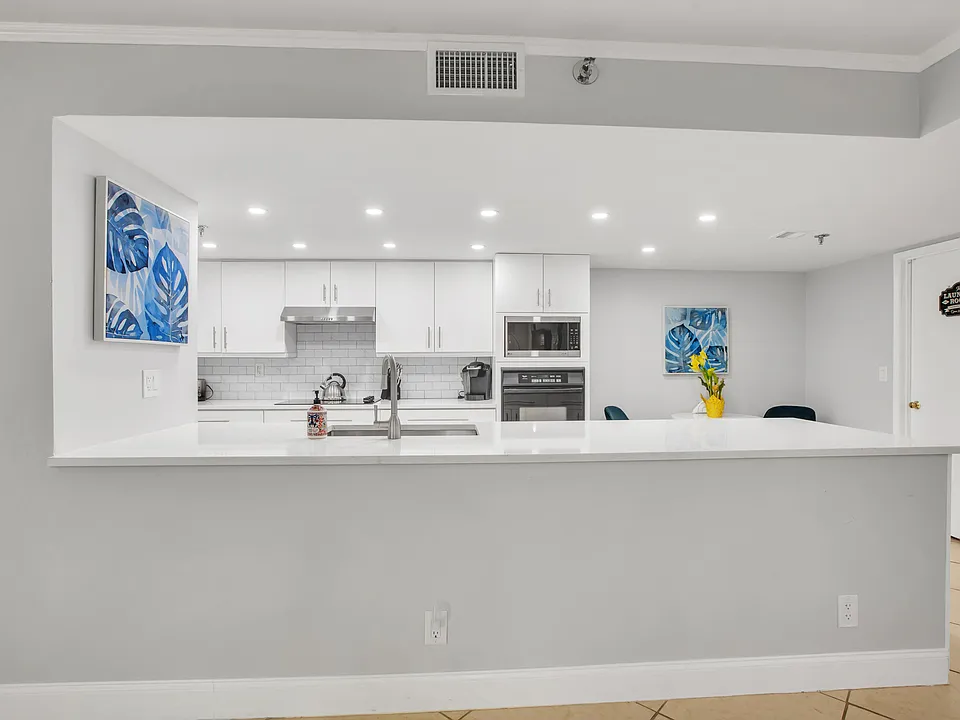 955 Egret Cir #104