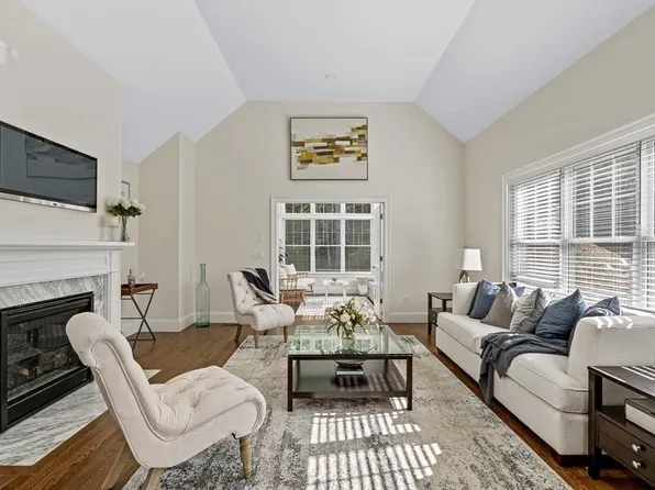 26 Weber Farm Rd #26, Wrentham, MA 02093
