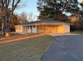 1921 Lake Lowndes Rd, Columbus, MS 39702