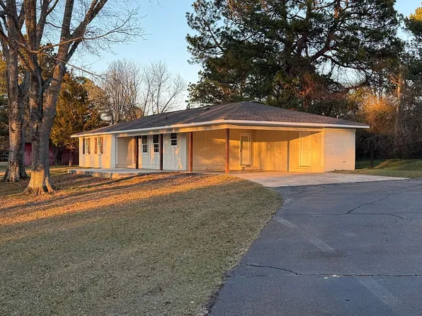 1921 Lake Lowndes Rd, Columbus, MS 39702