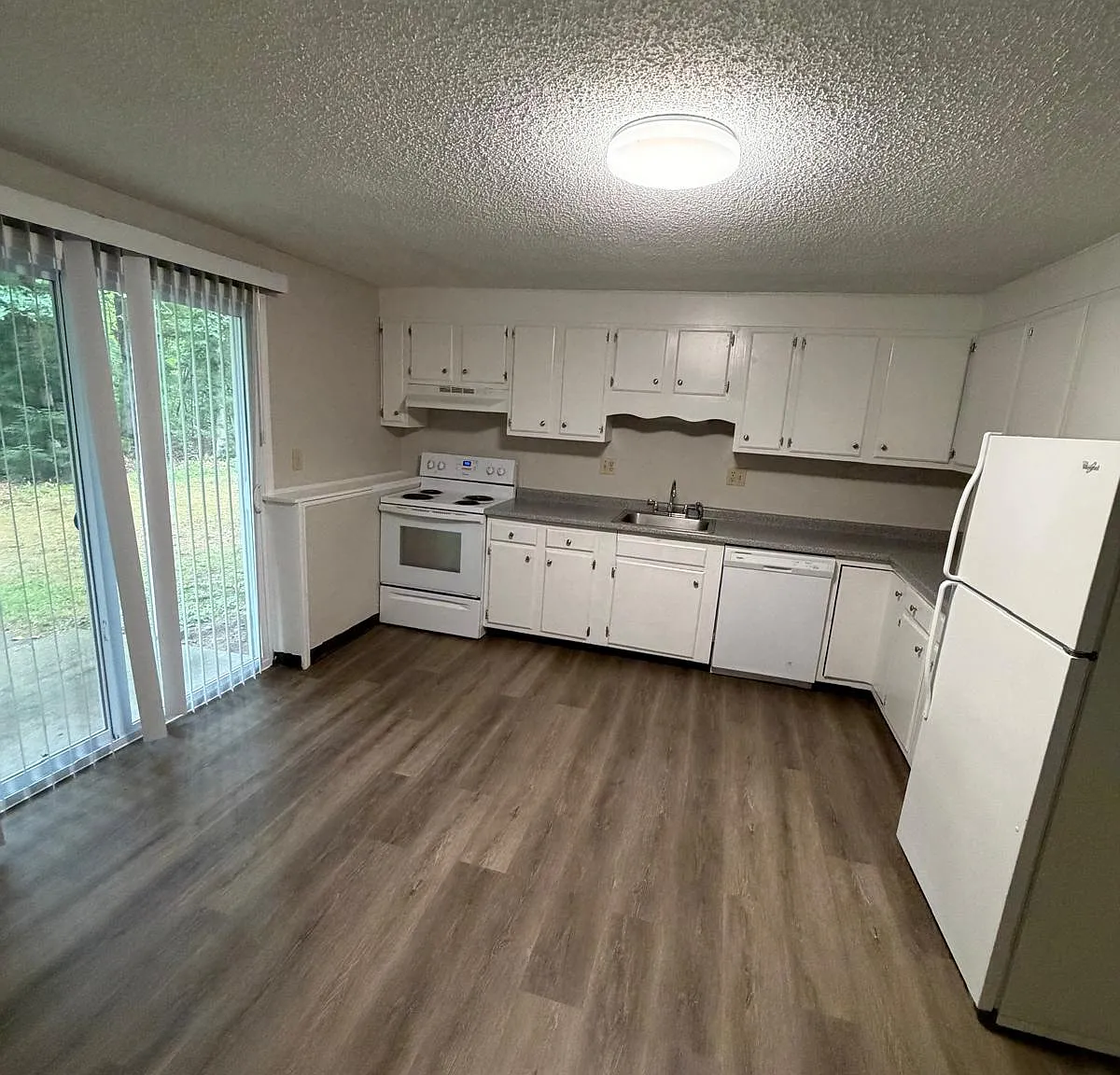136 Turkey Hill Rd — Photo 1