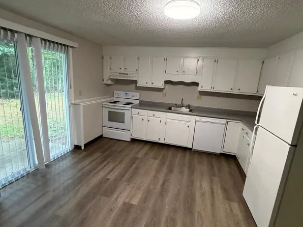 136 Turkey Hill Rd APT 17, Merrimack, NH 03054