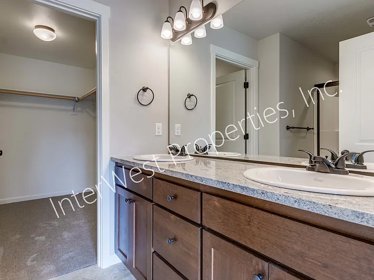 10317 NE 61st Cir — Photo 29