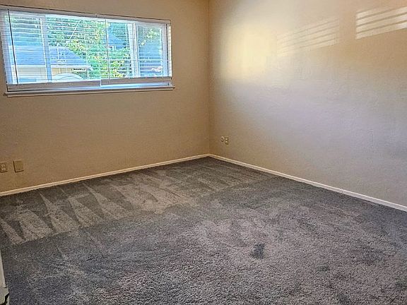 2nd image of 511 Walnut Ave APT A
