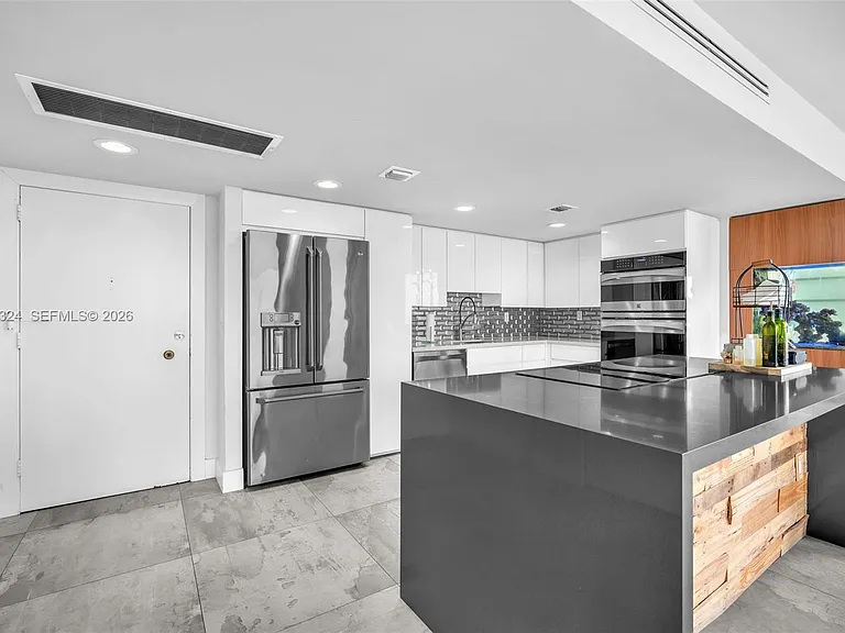 7135 Collins Ave #736 — Photo 3