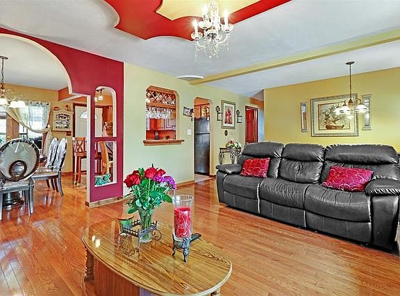5th image of 7451 Camelia Dr