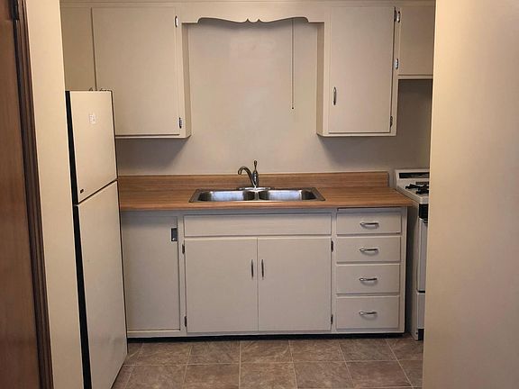 4th image of 1112 W Bradley Ave APT C