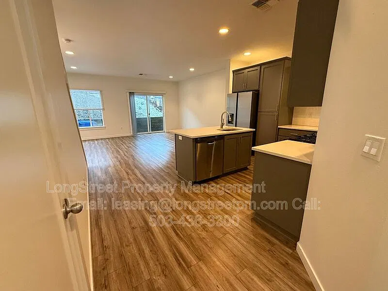 3 bed, 2.5 bath, 1531 sqft, $2,495 — Photo 4