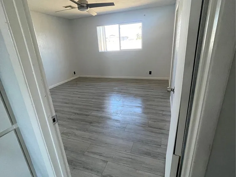 112 E Indigo St — Photo 7
