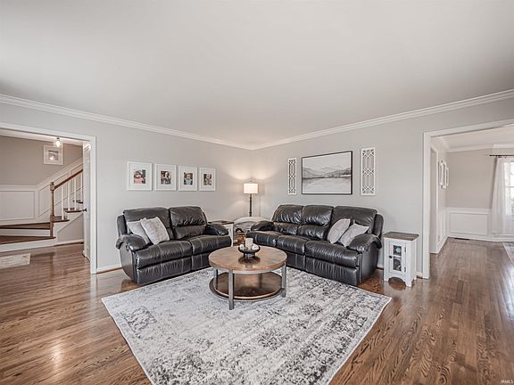 5th image of 10200 Byron Ct