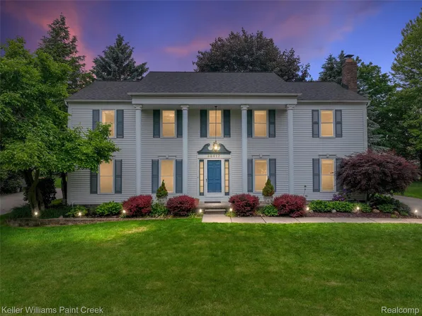 38017 W Meadowhill Dr, Northville, MI 48167