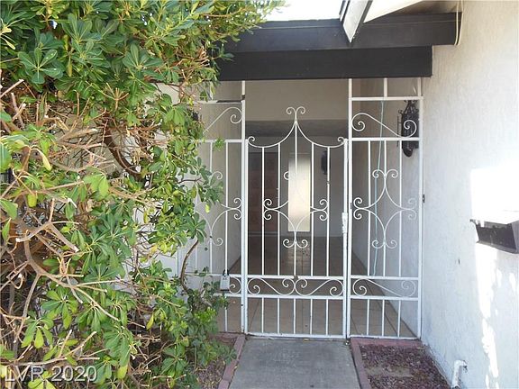 3rd image of 2557 Boise St