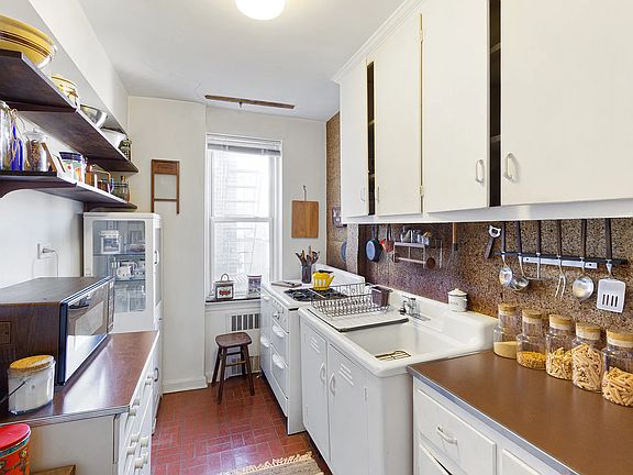 5th image of 39-40 52nd St APT 4D