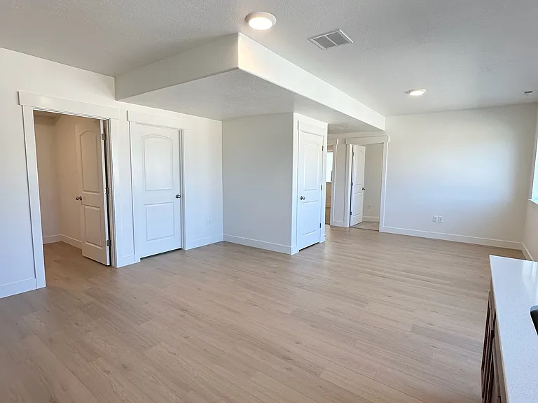 682 Benedict Dr — Photo 4