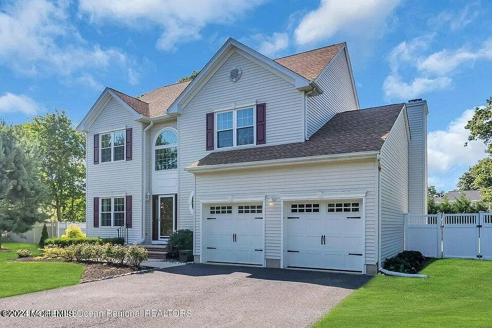 4 bed, 2.5 bath, 2291 sqft, $3,200 — Photo 3