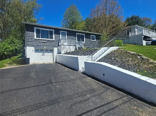 916 Neal Rd, Endicott, NY 13760