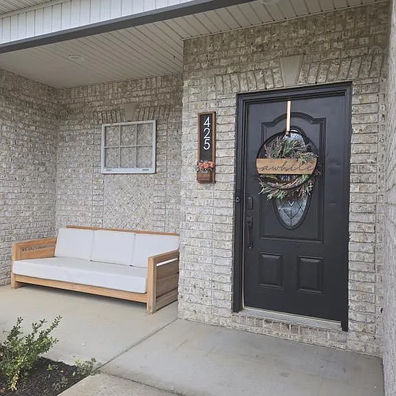 425 Veronica Ct — Photo 2
