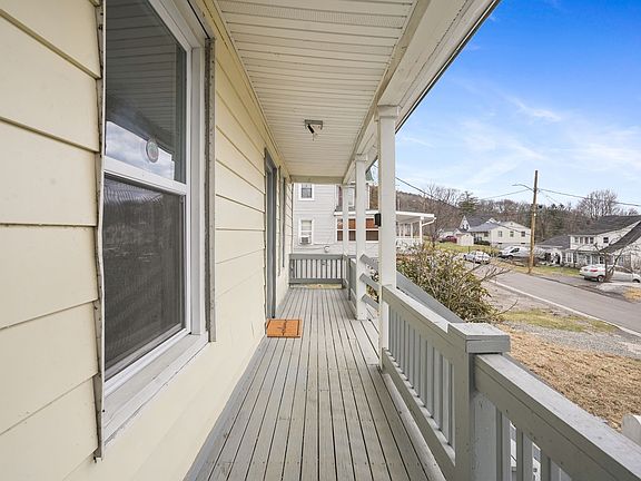 3rd image of 19 Monroe St